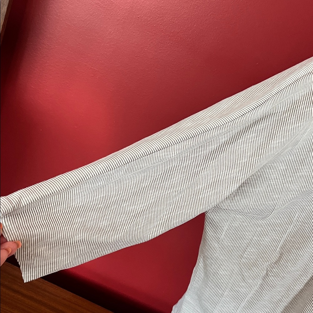 Like new DONNI Light Gray striped Women's Cardigan - Picture 4 of 10